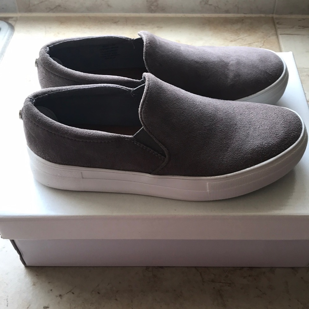 EUC Steve Madden suede “gills”